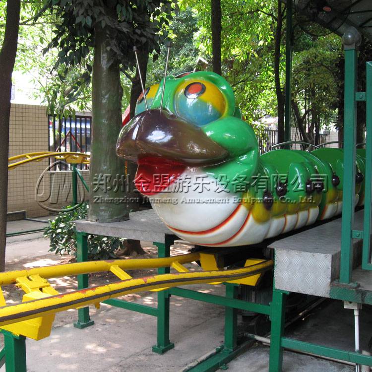 青蟲滑（huá）車遊樂設備