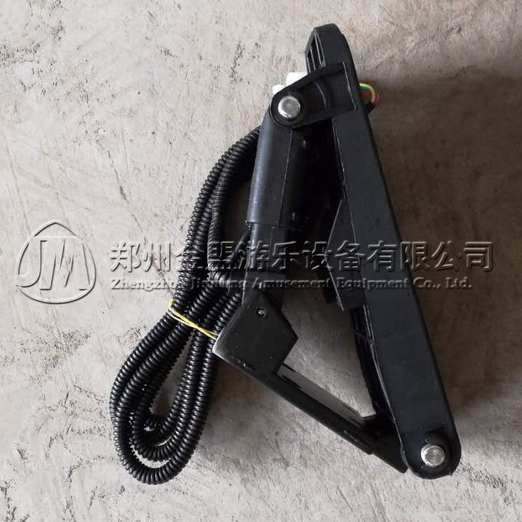 腳踏板_電瓶碰碰車_遊樂設備配件
