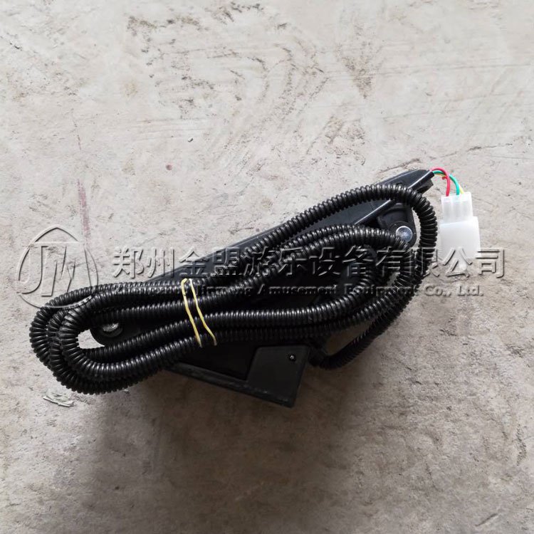 腳踏板_電（diàn）瓶碰碰車_遊樂設備配件